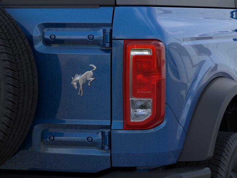 Vehicle photo 23