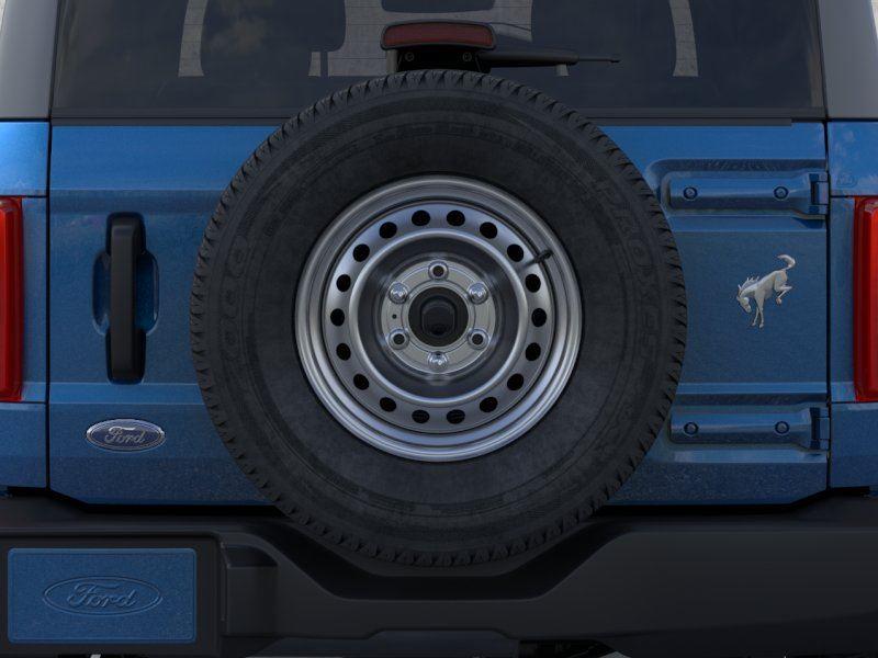 Vehicle photo 24