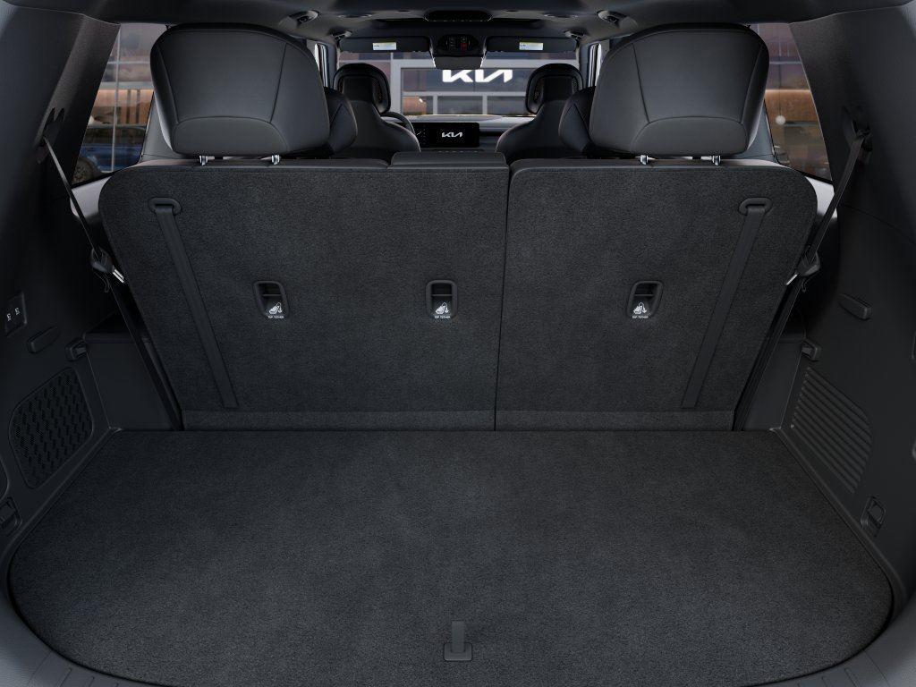 Vehicle photo 19