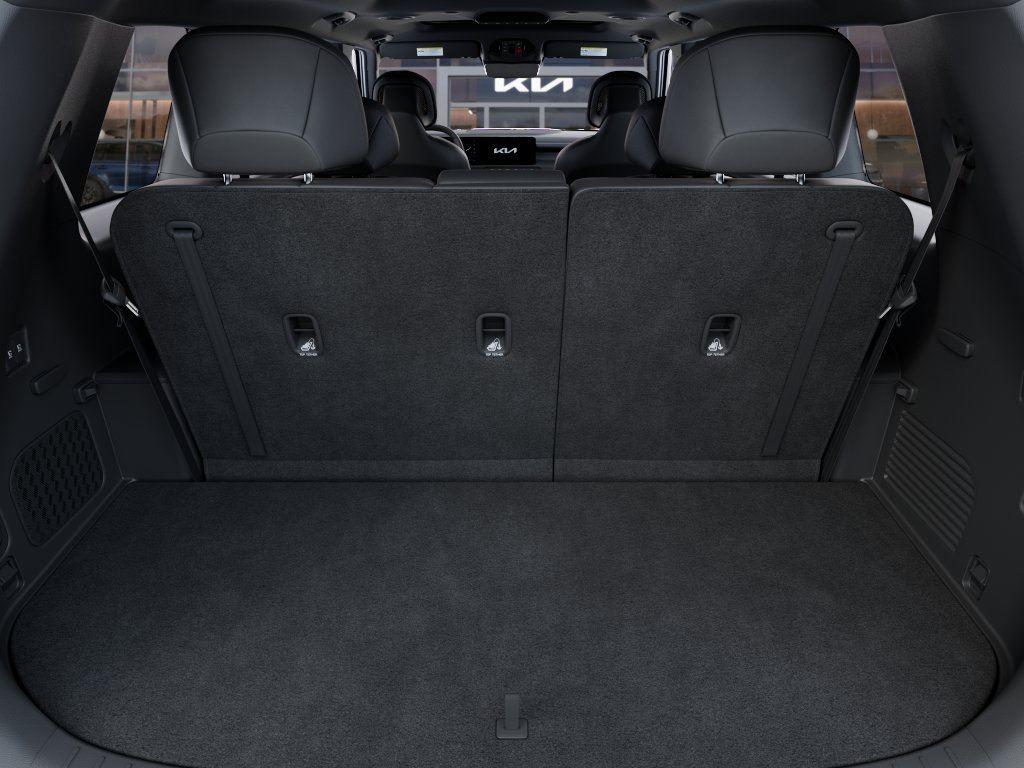 Vehicle photo 19