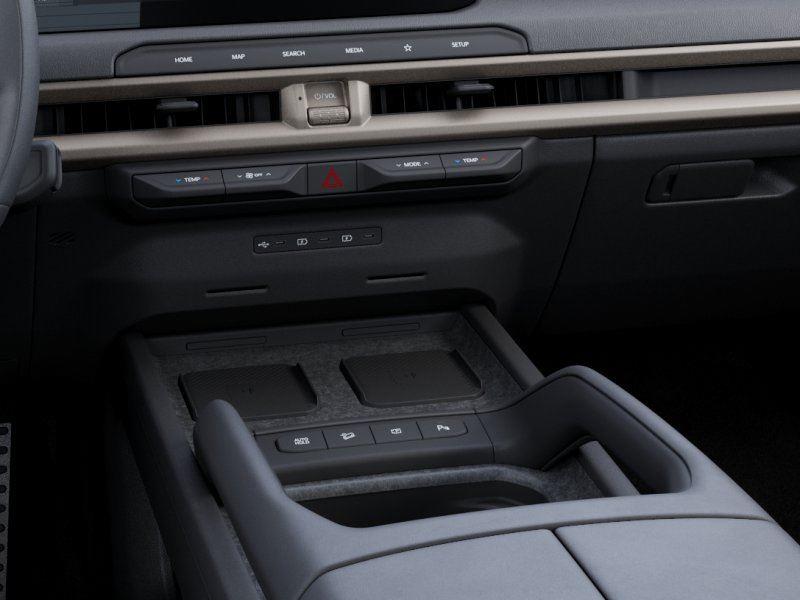 Vehicle photo 23