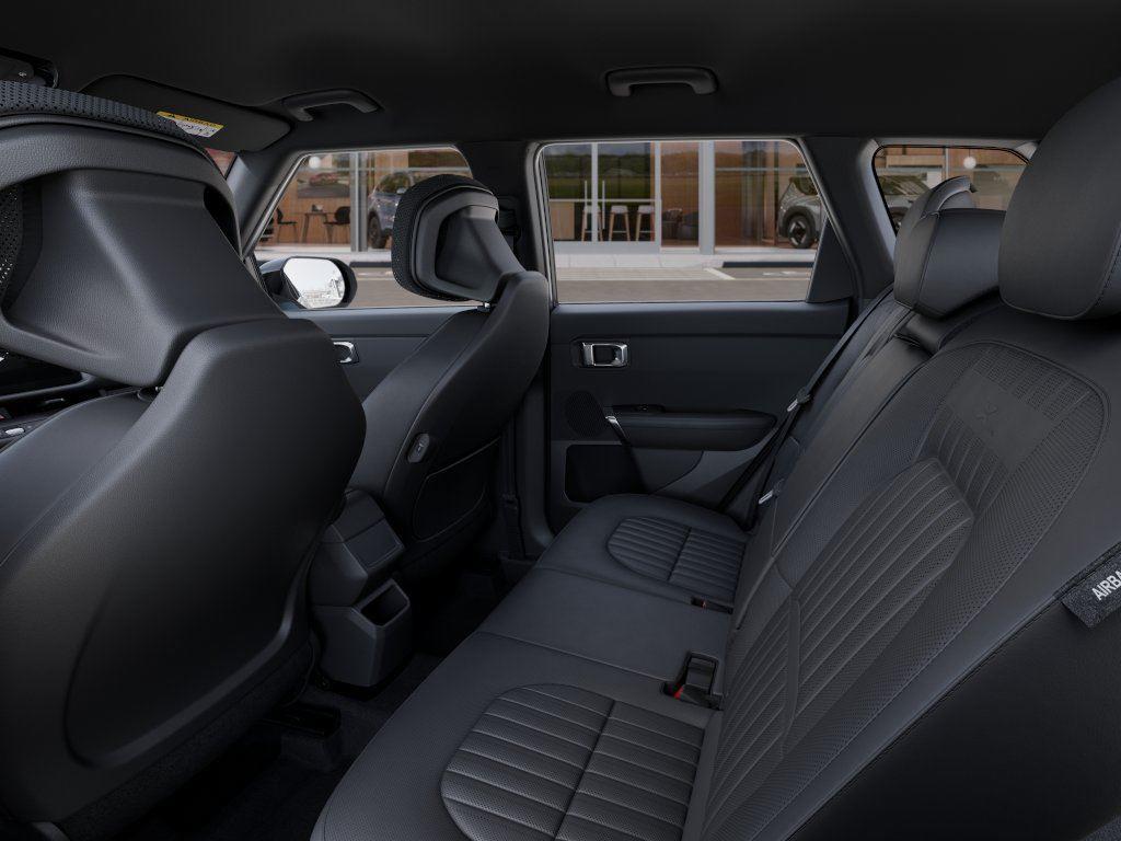 Vehicle photo 18