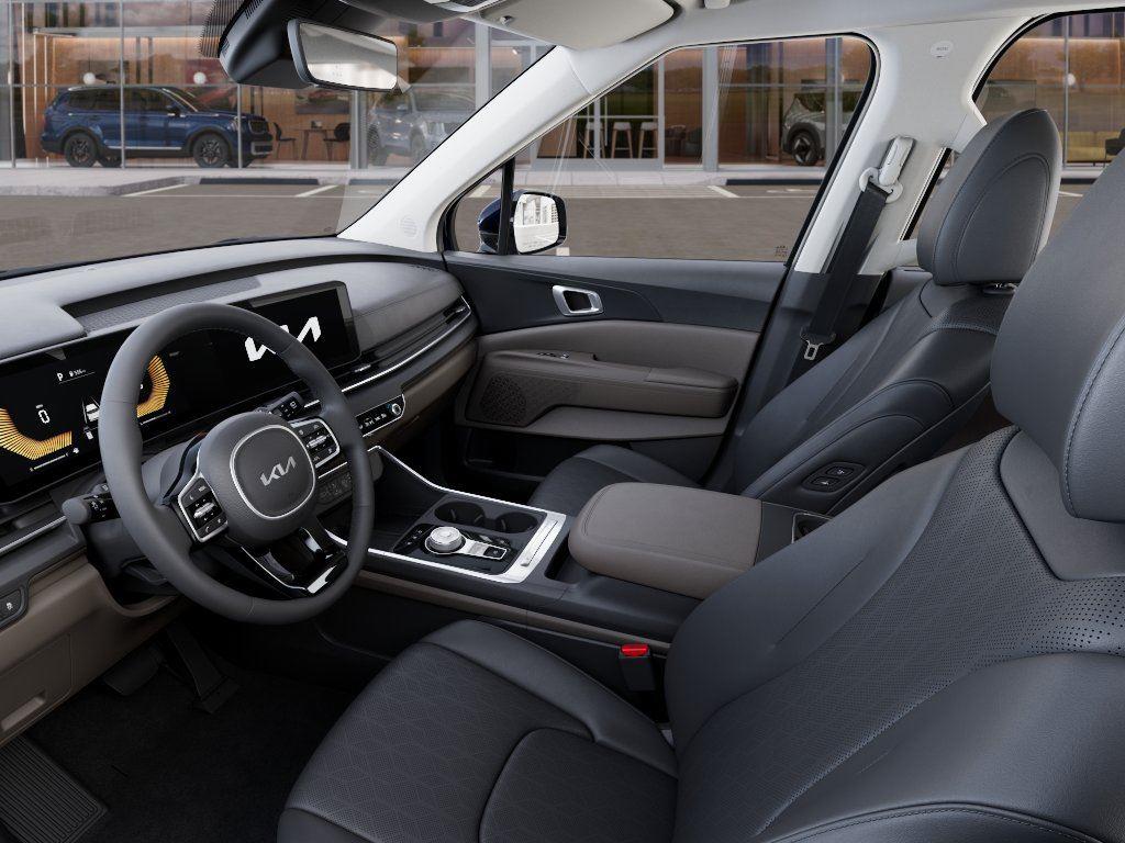 Vehicle photo 17