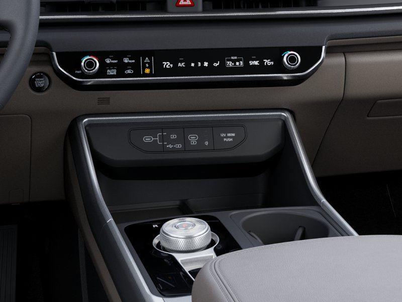 Vehicle photo 23
