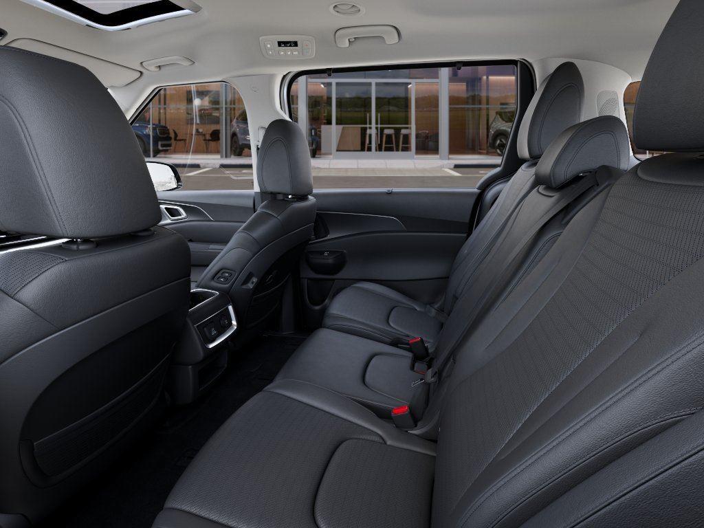 Vehicle photo 18