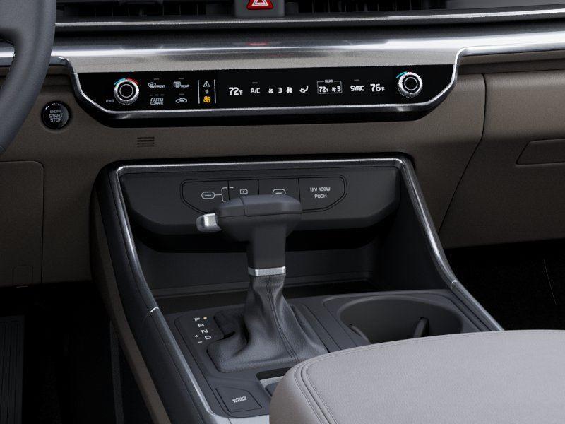 Vehicle photo 23