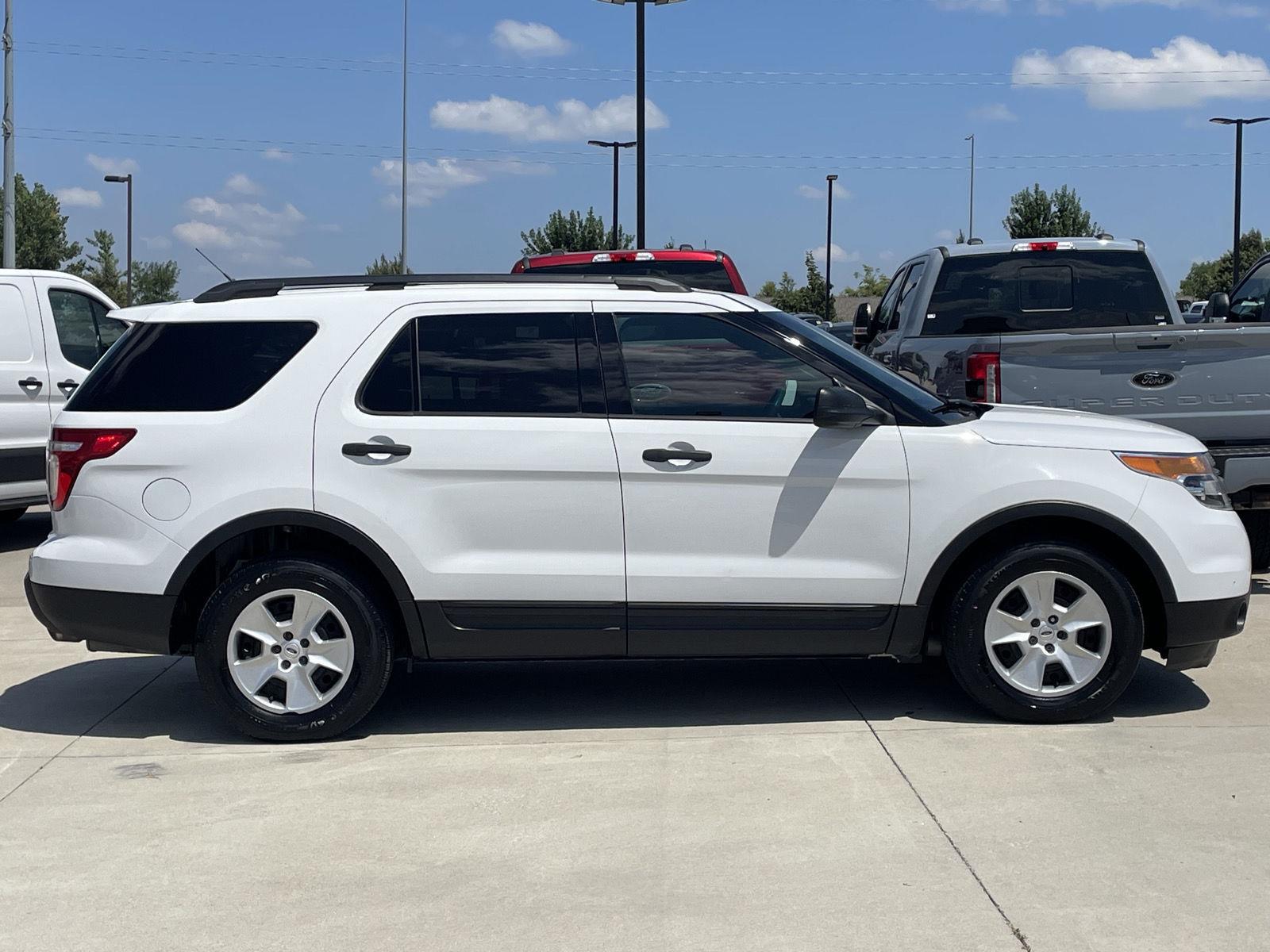 Vehicle photo 6