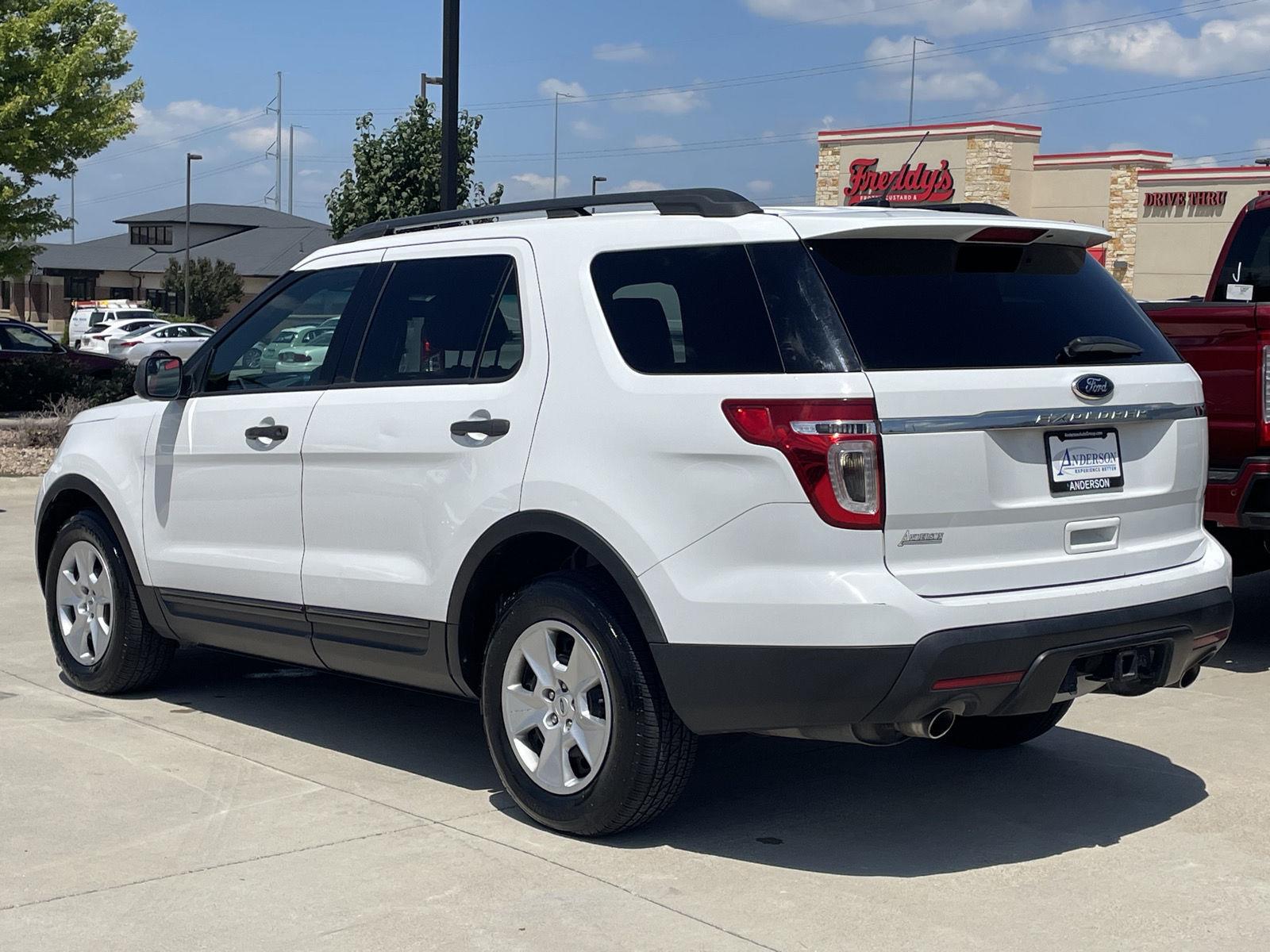Vehicle photo 9