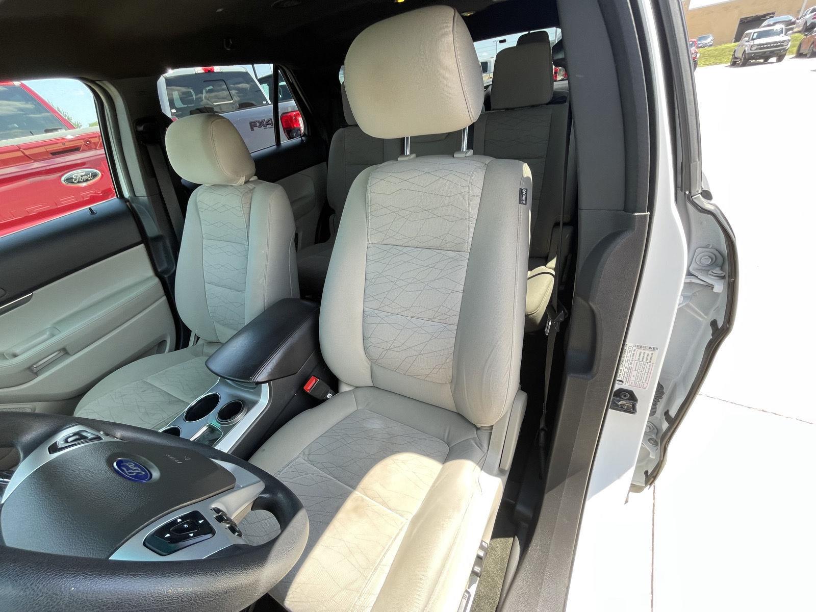 Vehicle photo 18