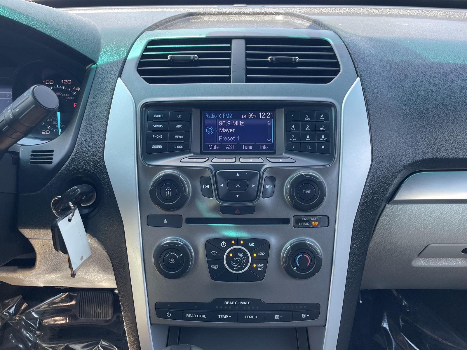 Vehicle photo 23