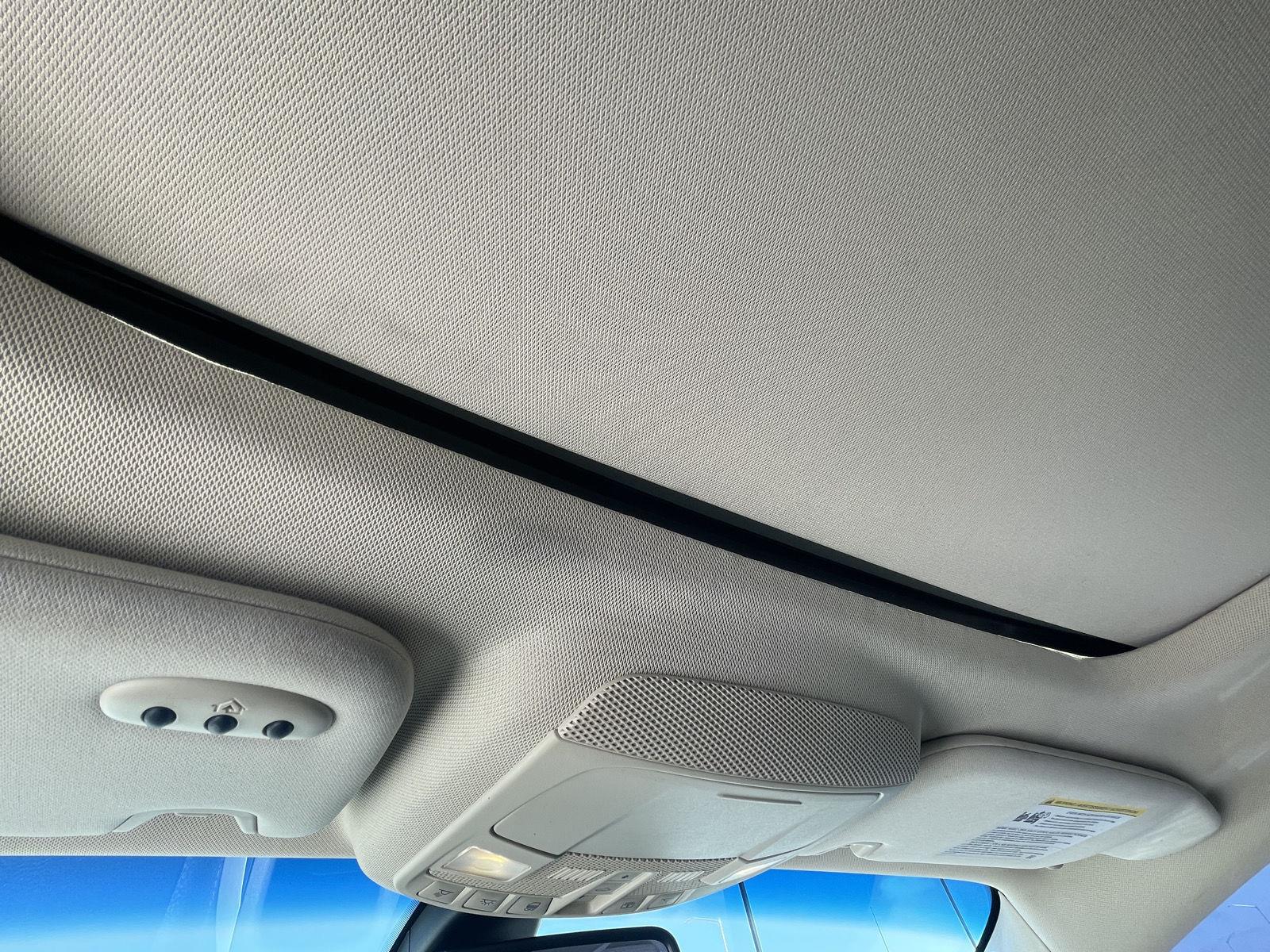 Vehicle photo 17