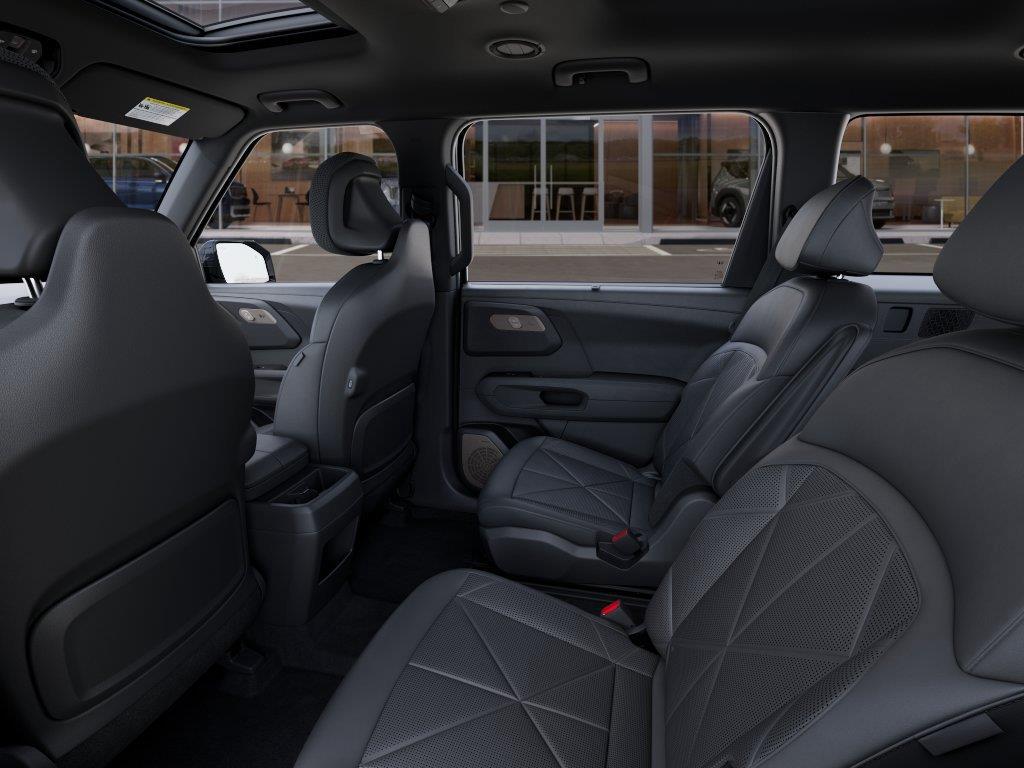 Vehicle photo 18