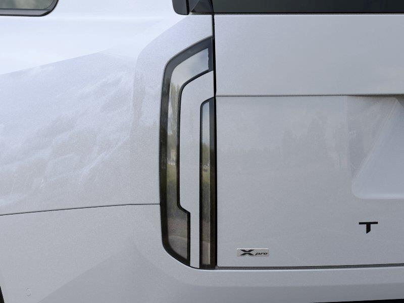 Vehicle photo 11