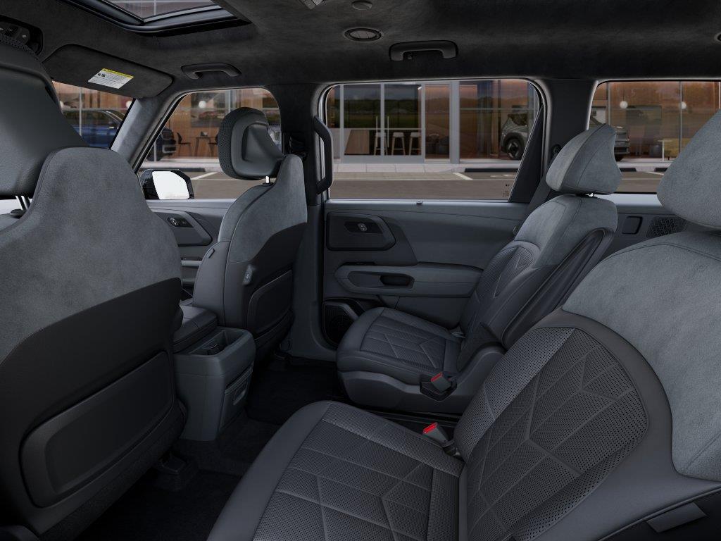 Vehicle photo 18