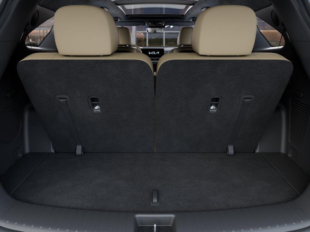 Vehicle photo 19