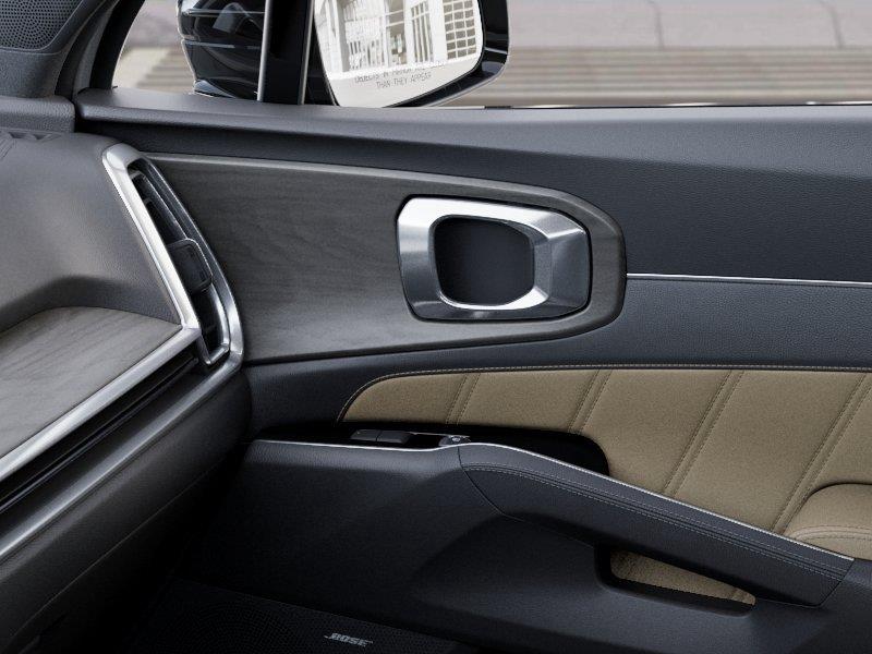 Vehicle photo 25