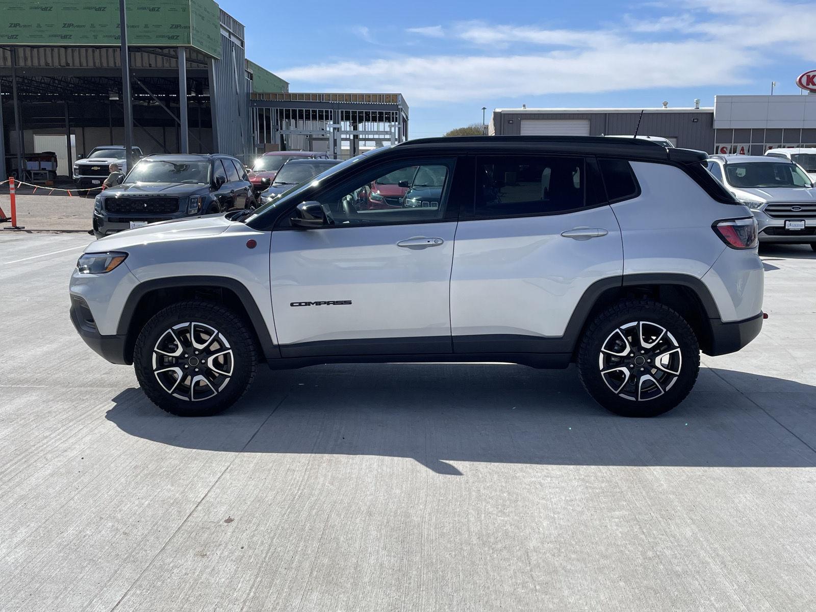 Vehicle photo 2