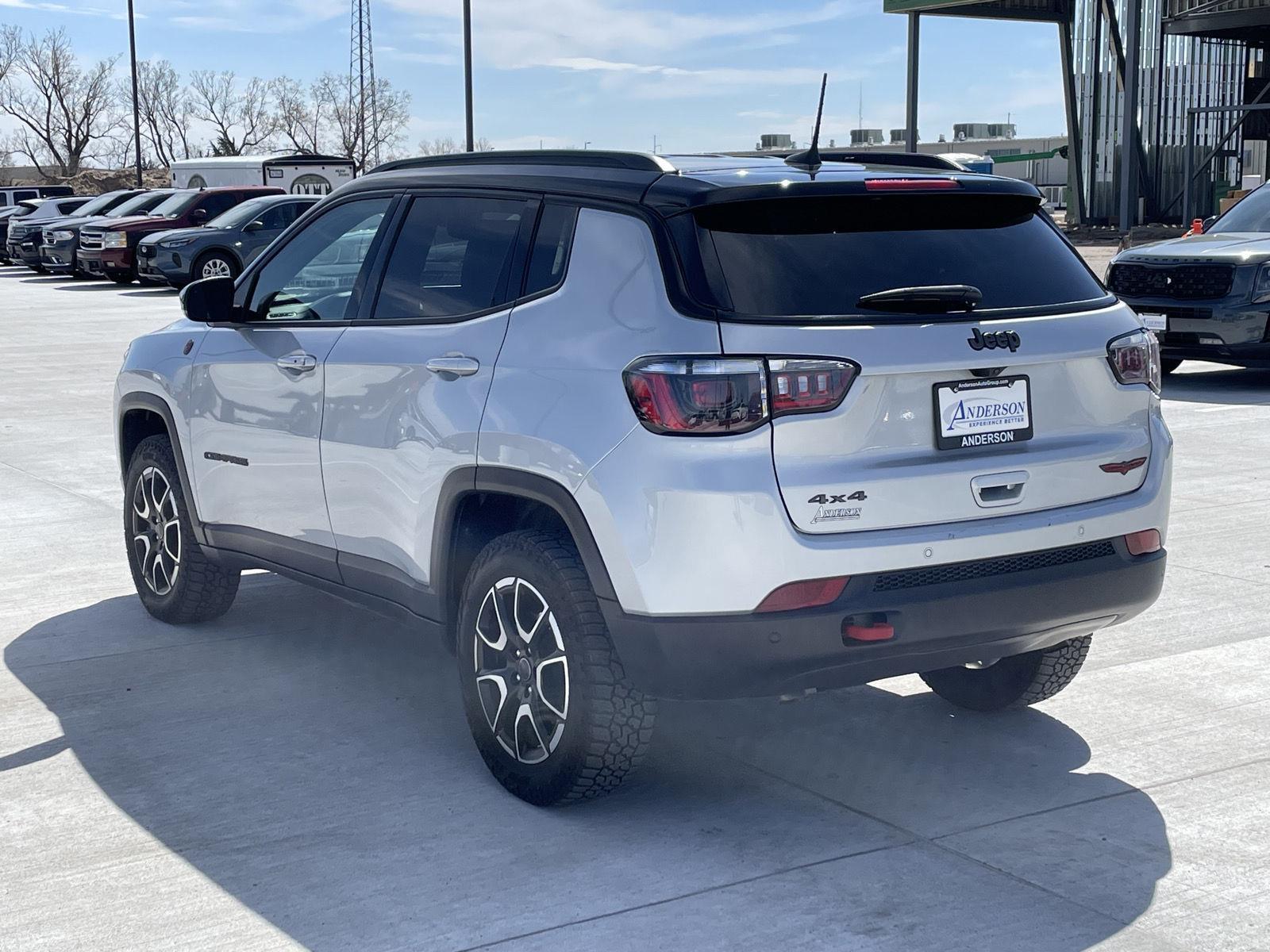 Vehicle photo 4