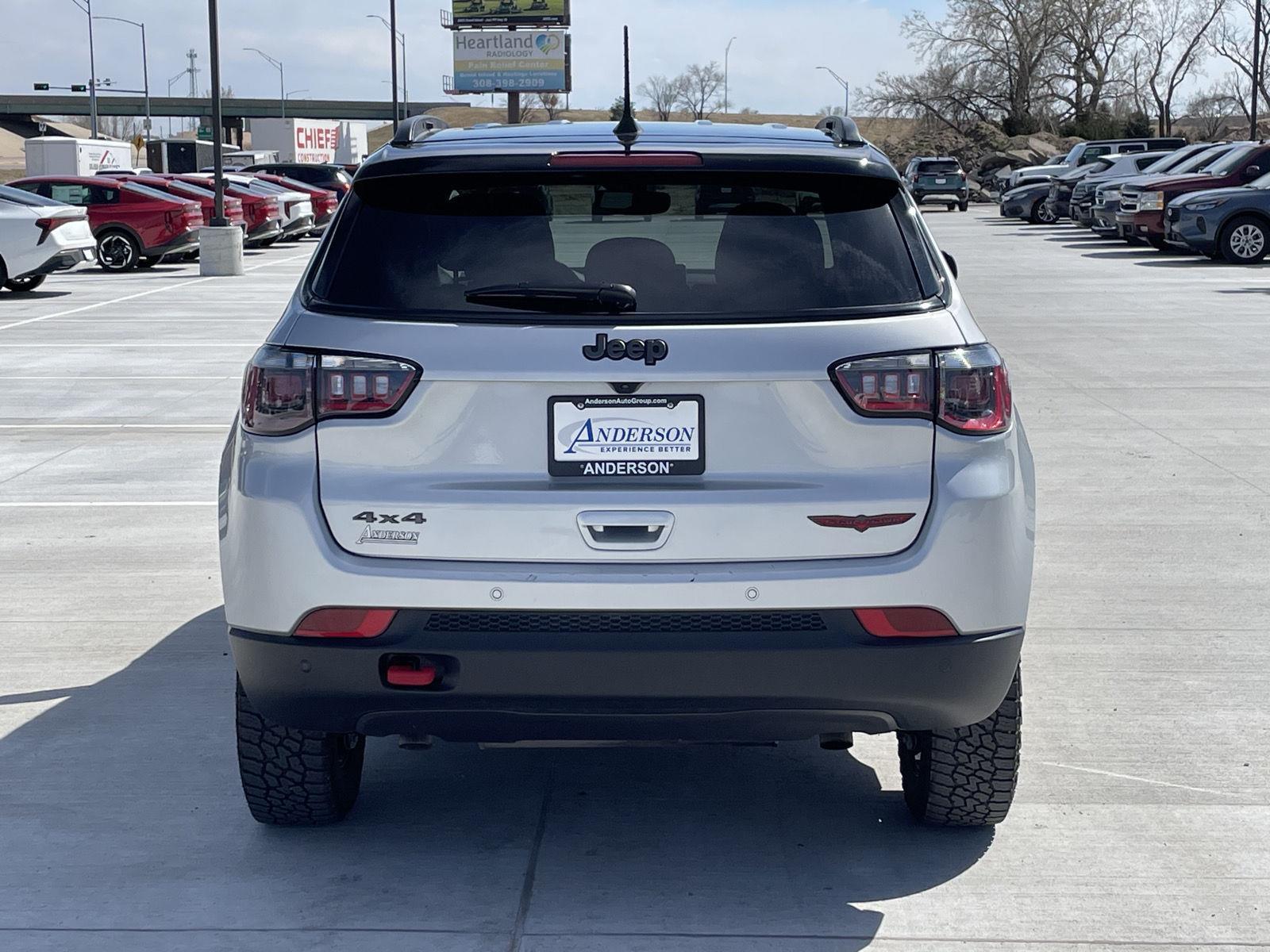 Vehicle photo 5