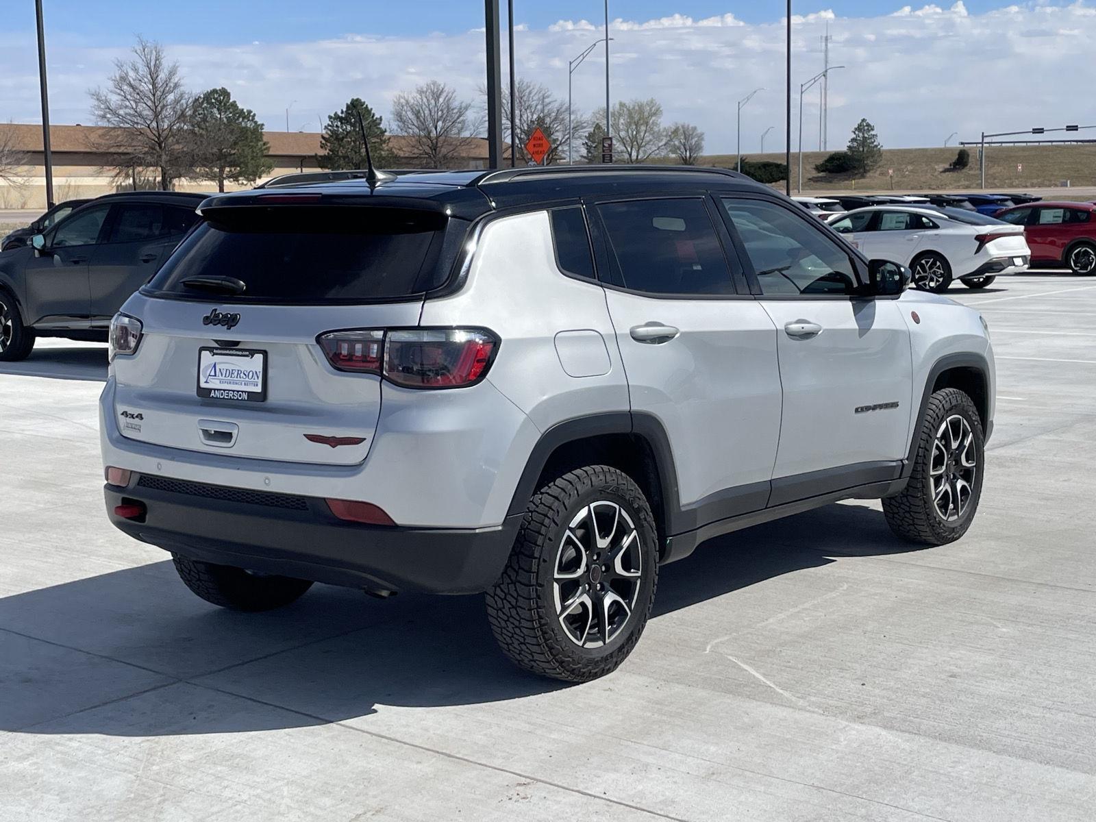 Vehicle photo 6