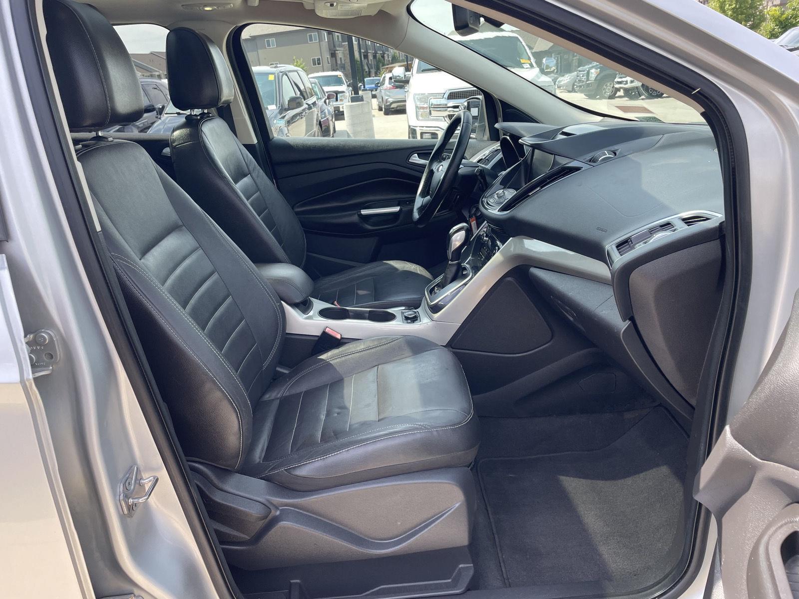Vehicle photo 19