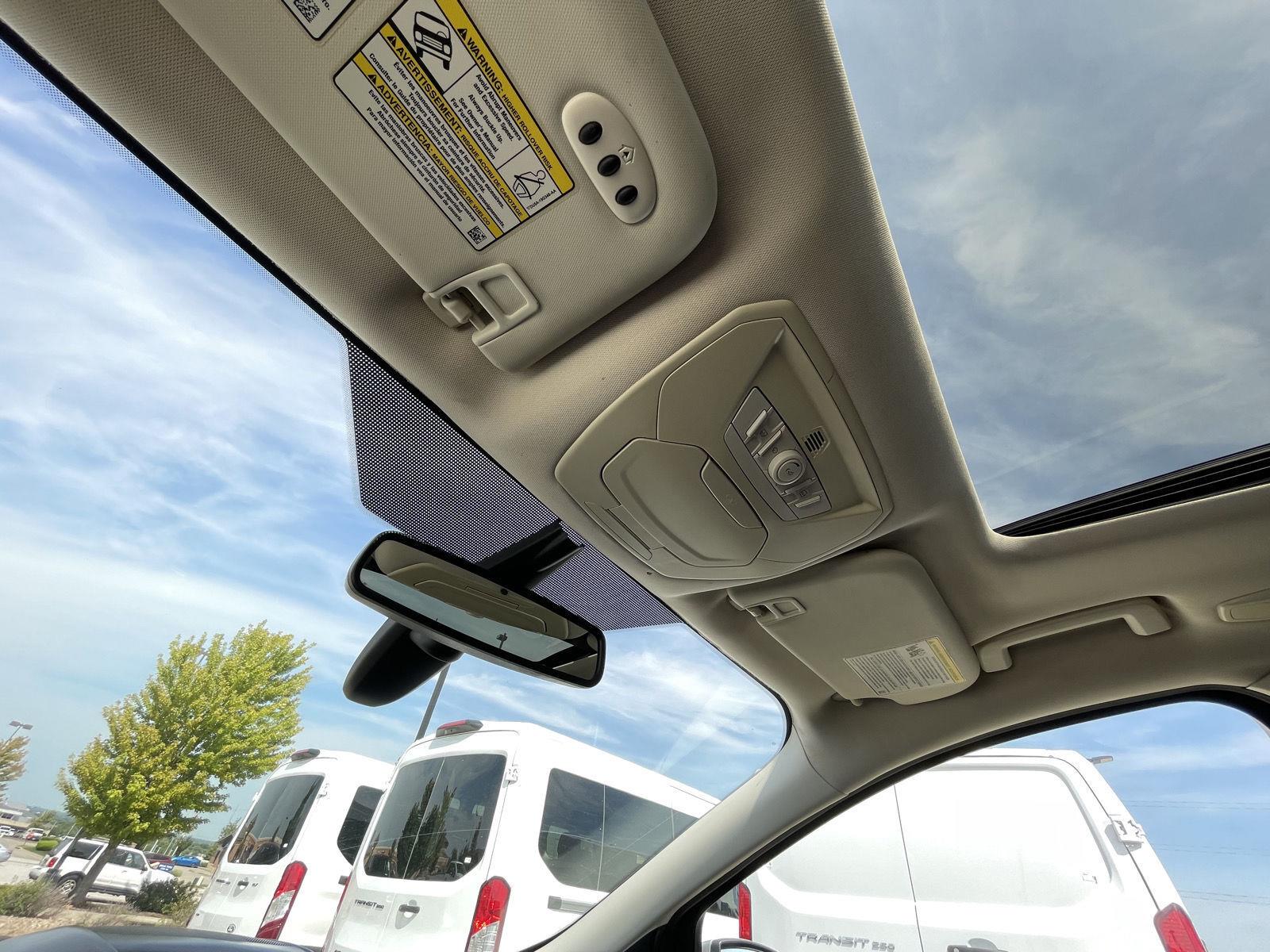 Vehicle photo 21
