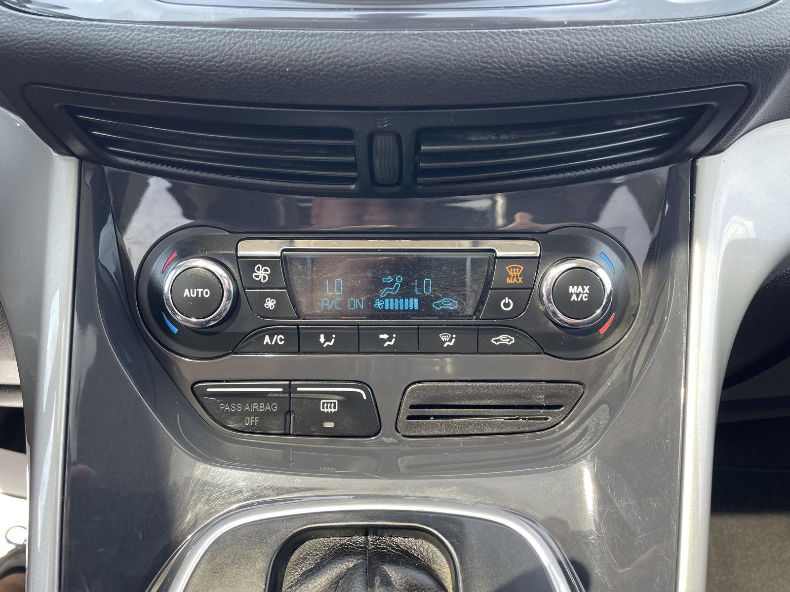 Vehicle photo 25
