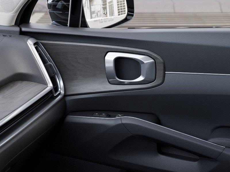 Vehicle photo 25