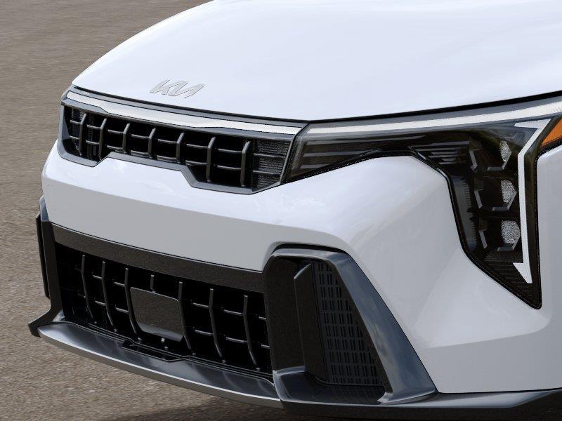 Vehicle photo 12