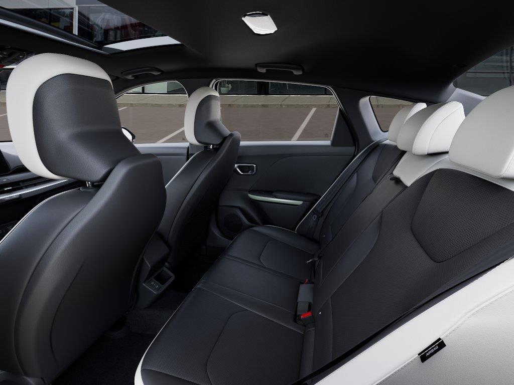Vehicle photo 18