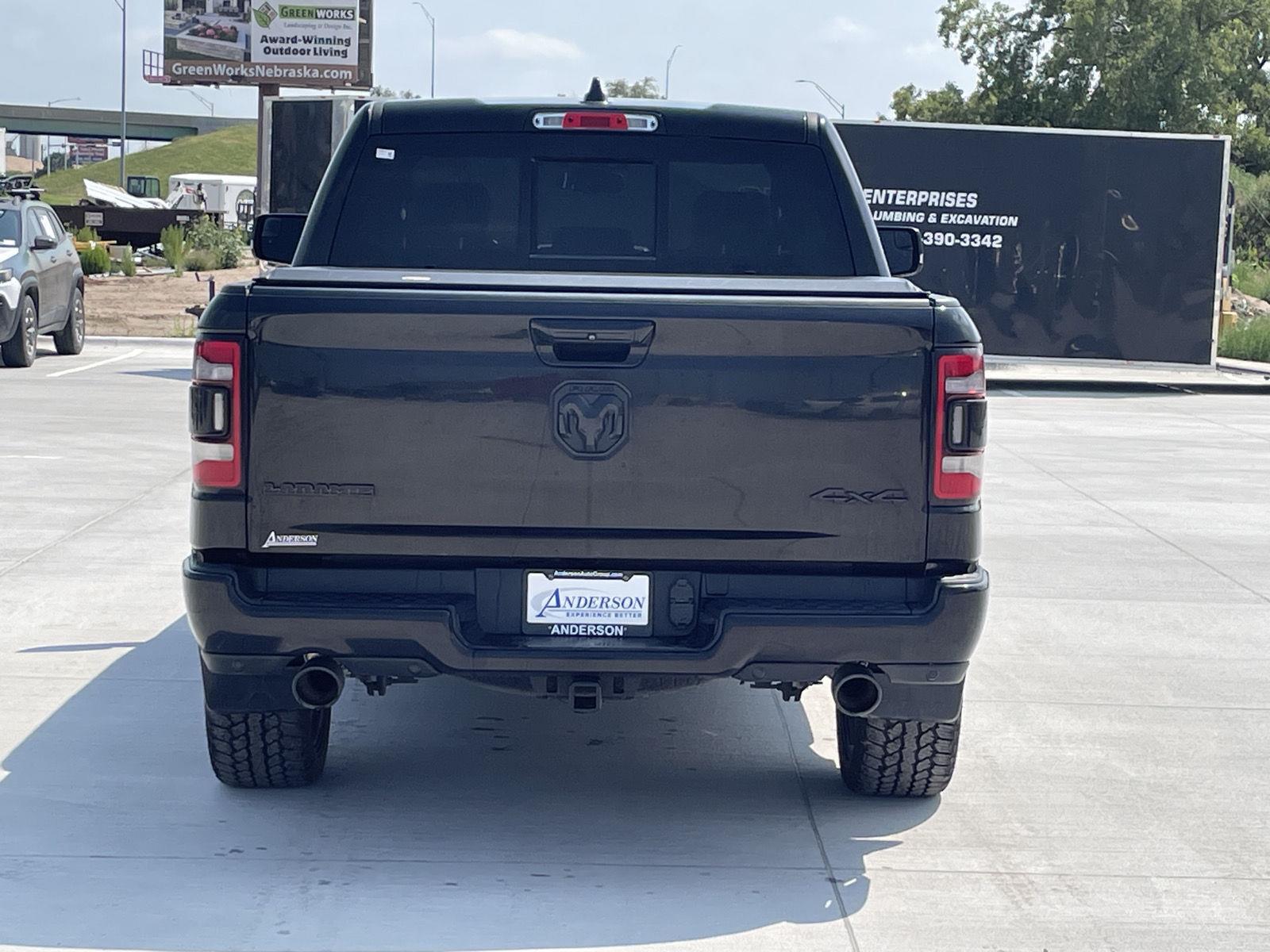 Vehicle photo 5