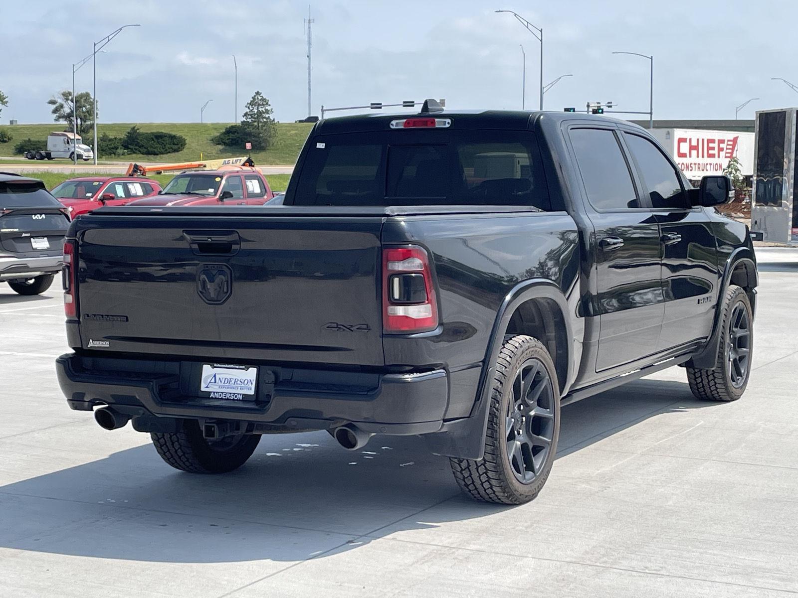 Vehicle photo 6