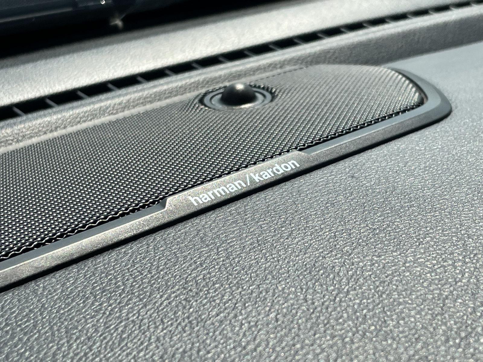 Vehicle photo 14