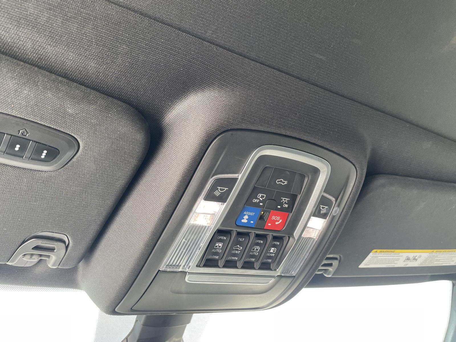 Vehicle photo 17
