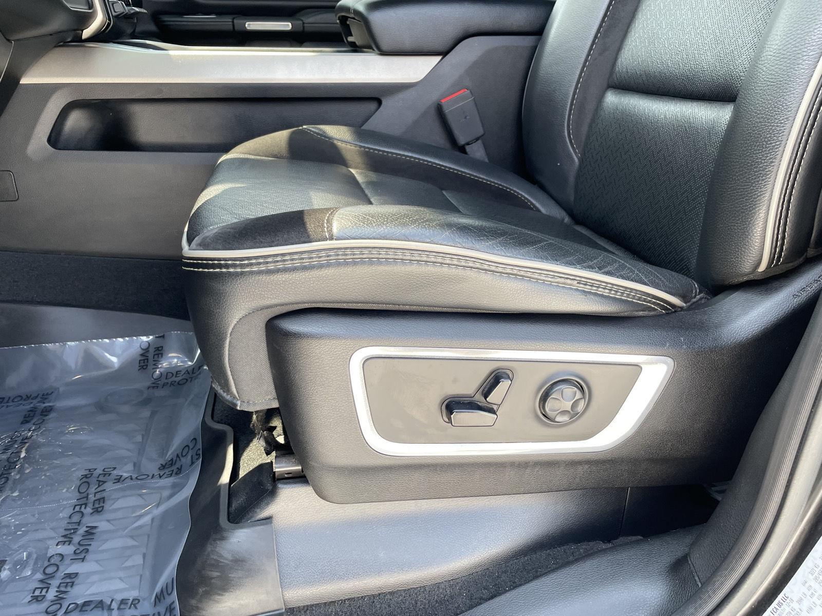 Vehicle photo 18