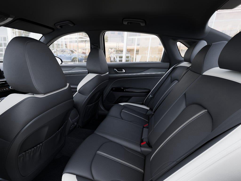 Vehicle photo 18
