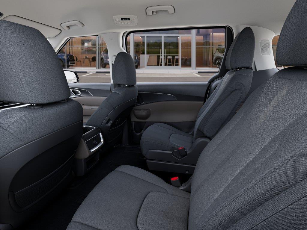 Vehicle photo 18