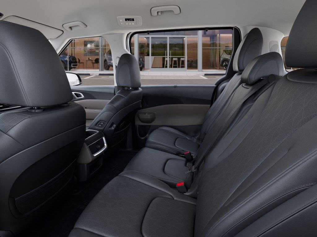 Vehicle photo 18