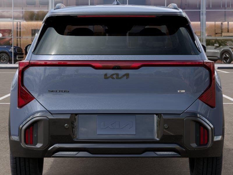 Vehicle photo 13