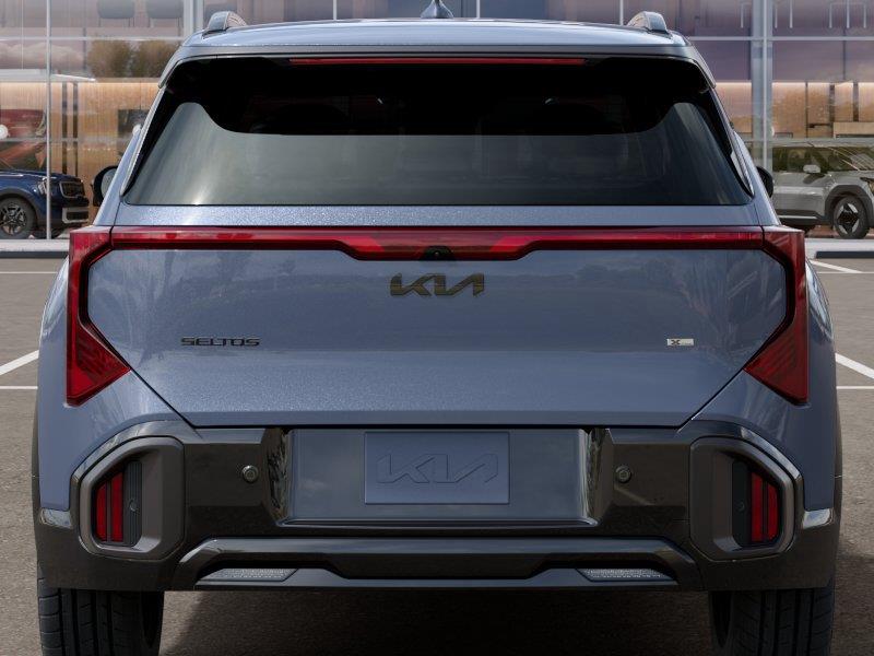Vehicle photo 13