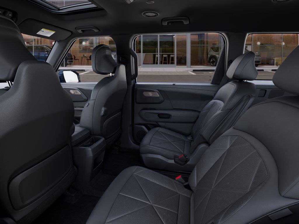 Vehicle photo 18