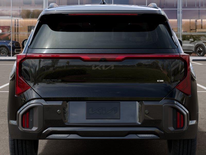 Vehicle photo 13