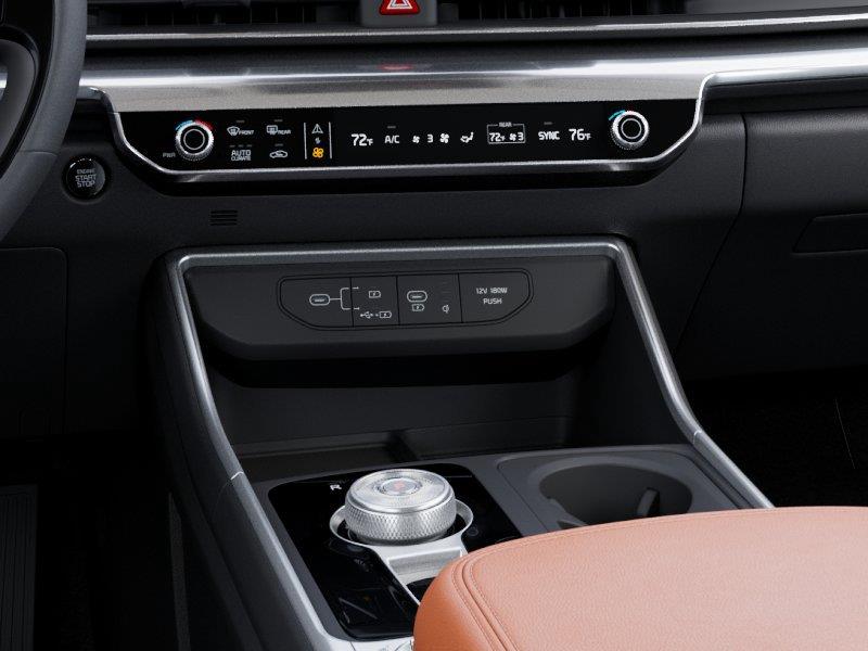Vehicle photo 23