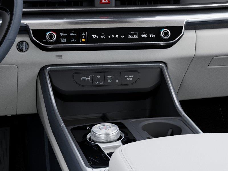 Vehicle photo 23