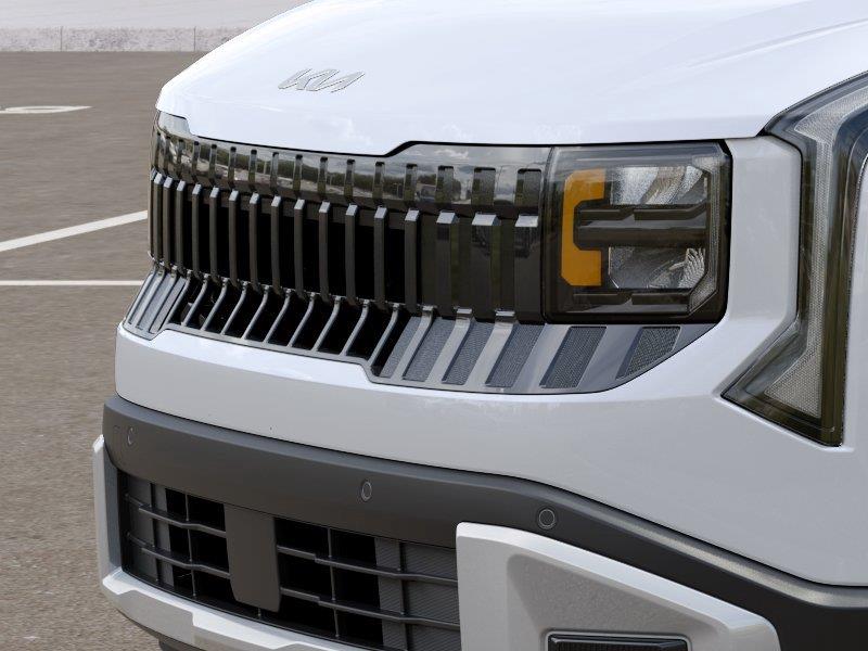 Vehicle photo 12