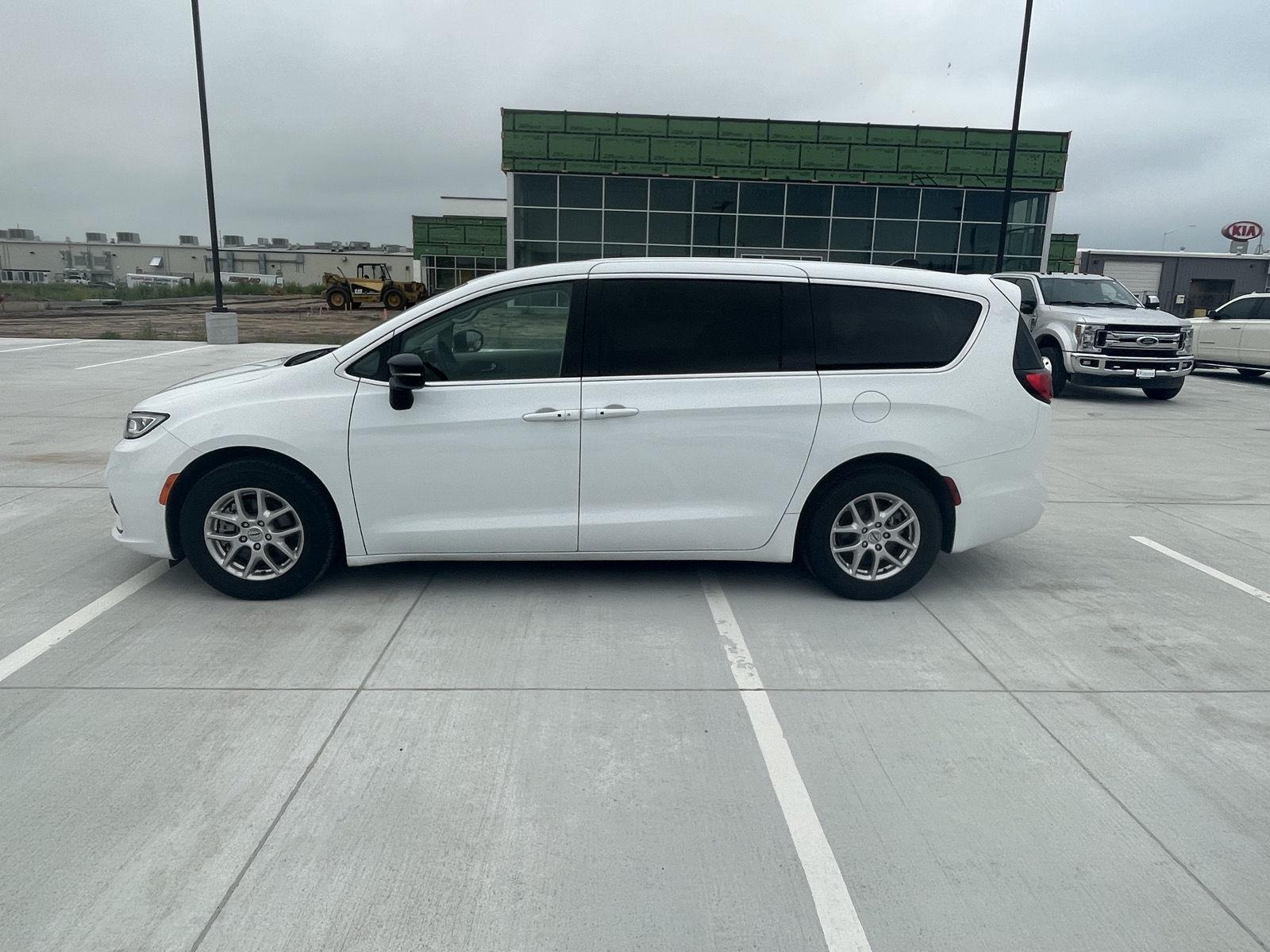 Vehicle photo 2