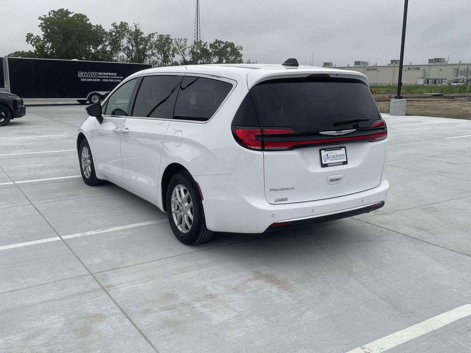 Vehicle photo 4