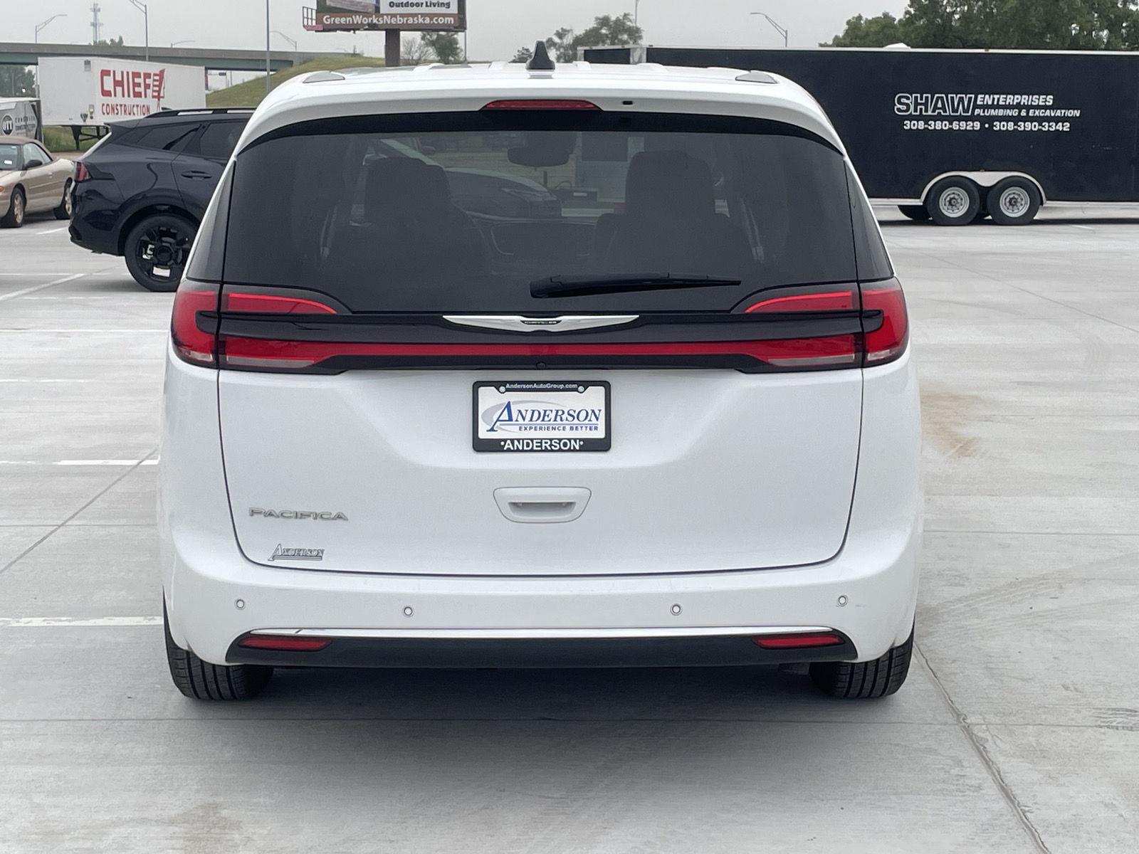 Vehicle photo 5