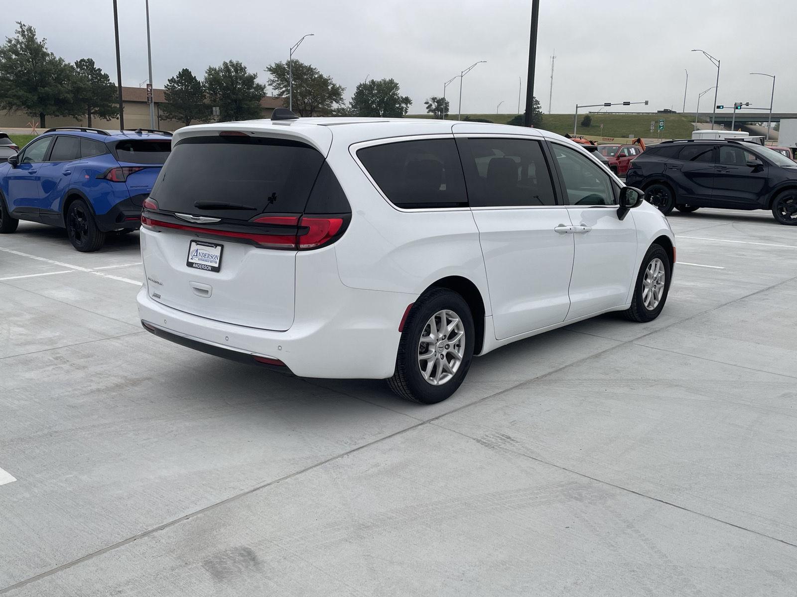 Vehicle photo 6