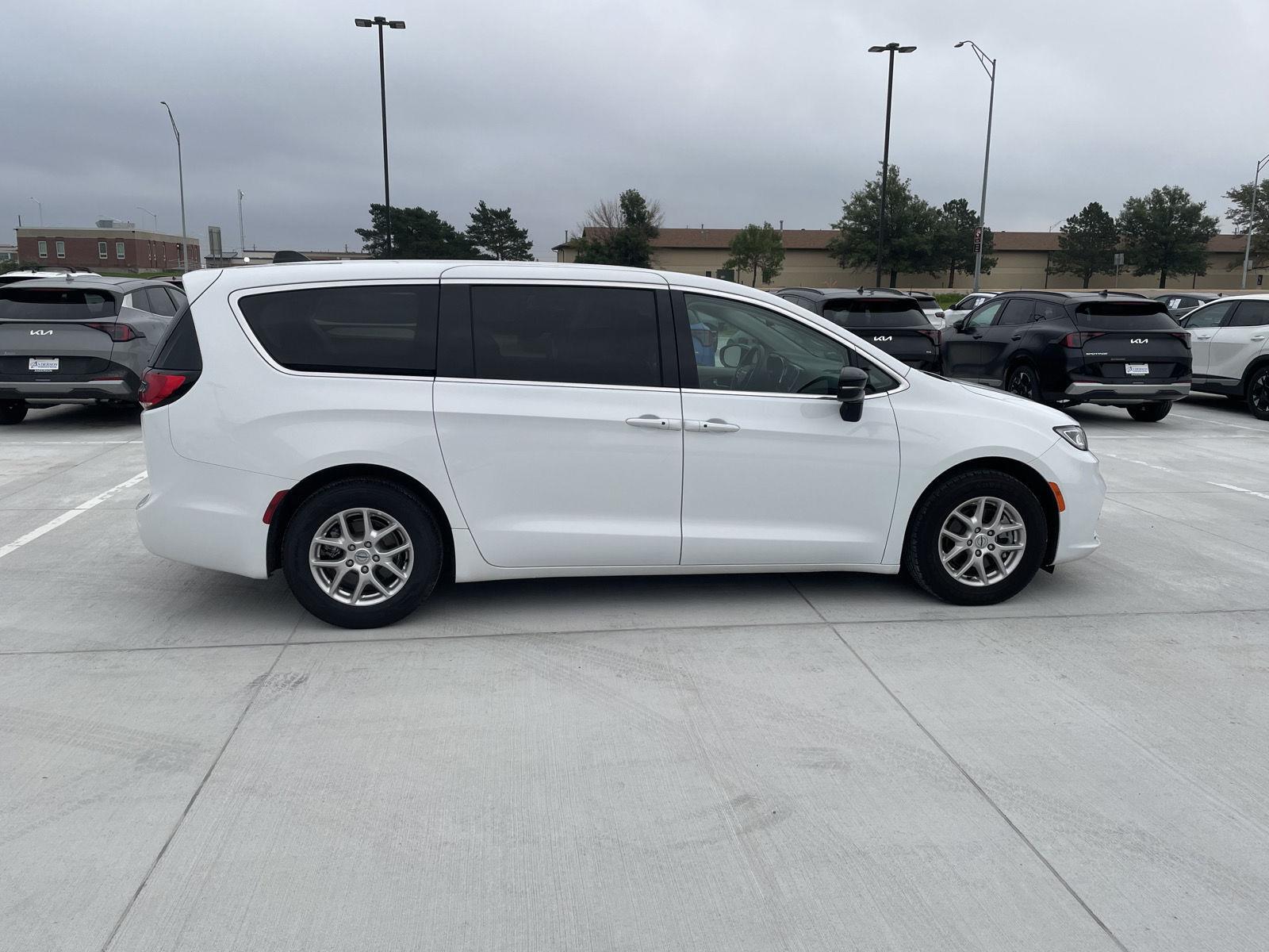 Vehicle photo 7